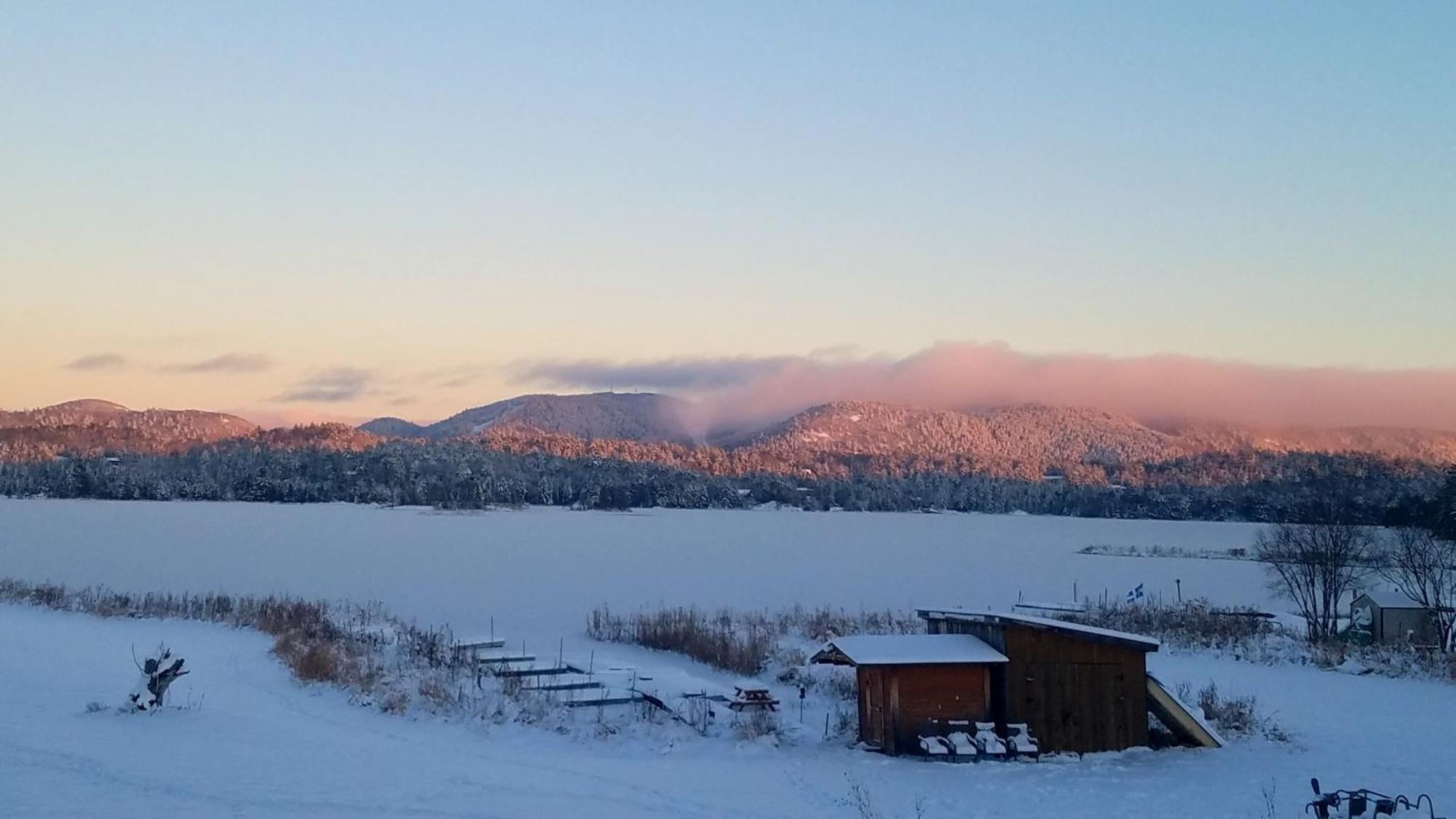 Resort Lac Ste-Marie Lac Sainte-Marie Buitenkant foto
