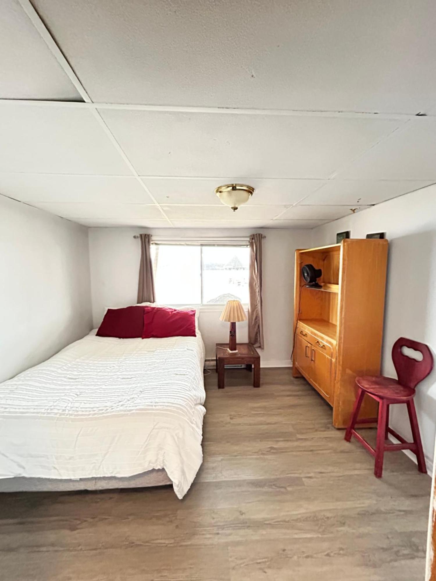 Resort Lac Ste-Marie Lac Sainte-Marie Kamer foto