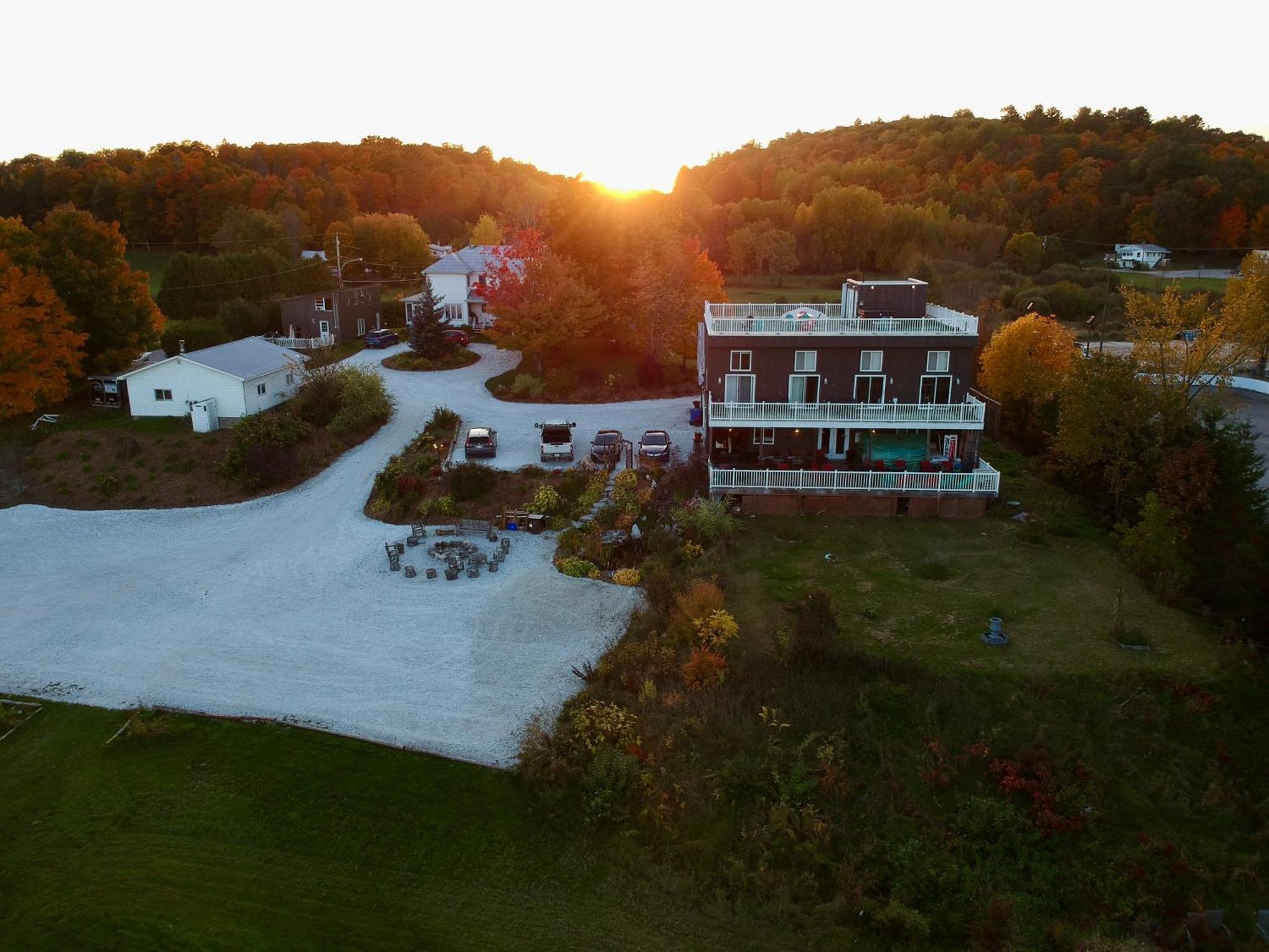 Resort Lac Ste-Marie Lac Sainte-Marie Buitenkant foto