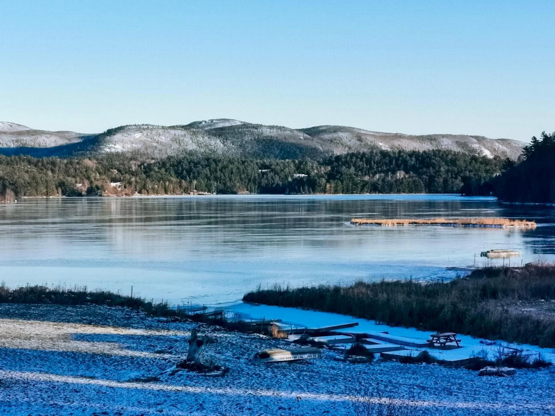 Resort Lac Ste-Marie Lac Sainte-Marie Buitenkant foto